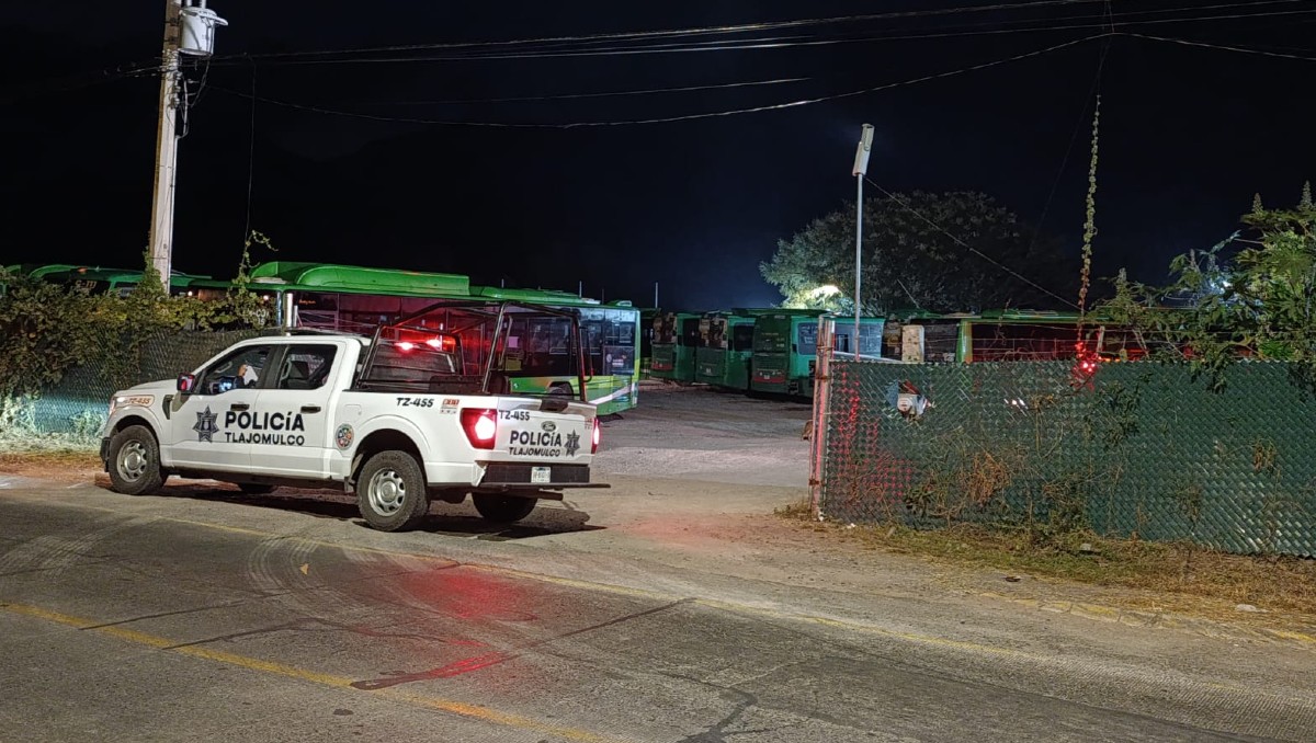 Policías de Tlajomulco atendieron el reporte del robo en la terminal de Tlajomulco (Vicente Torres Alfaro)