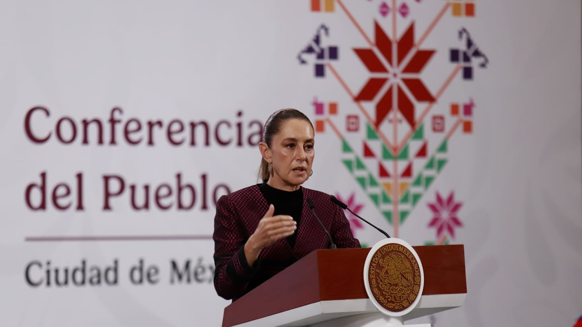 Sheinbaum advierte riesgos si regresan operaciones de carga al AICM