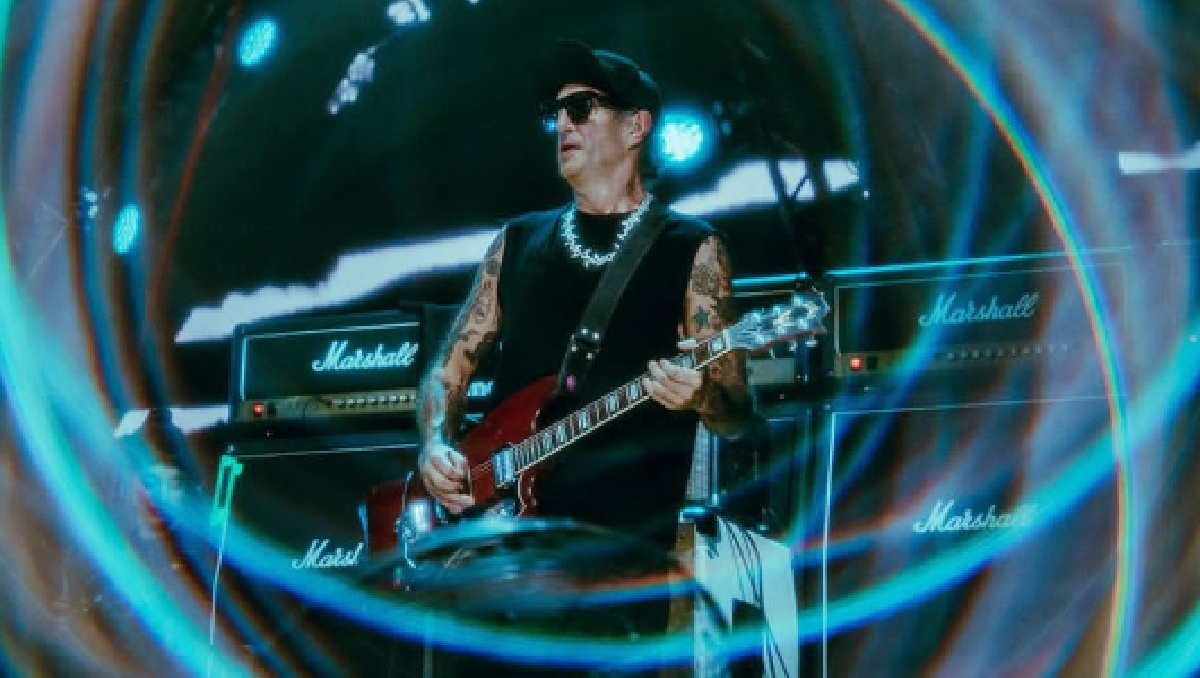 Tito Fuentes se reencuentra con Molotov en el concierto por sus 30 años. | Heber Laguna/Instagram Molotov