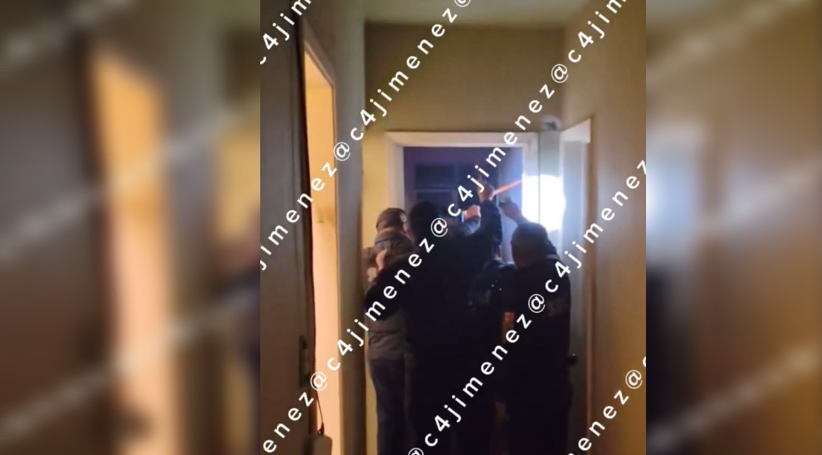 Vecinos alertaron a las autoridades tras escuchar gritos y golpes. /(Foto: especial)