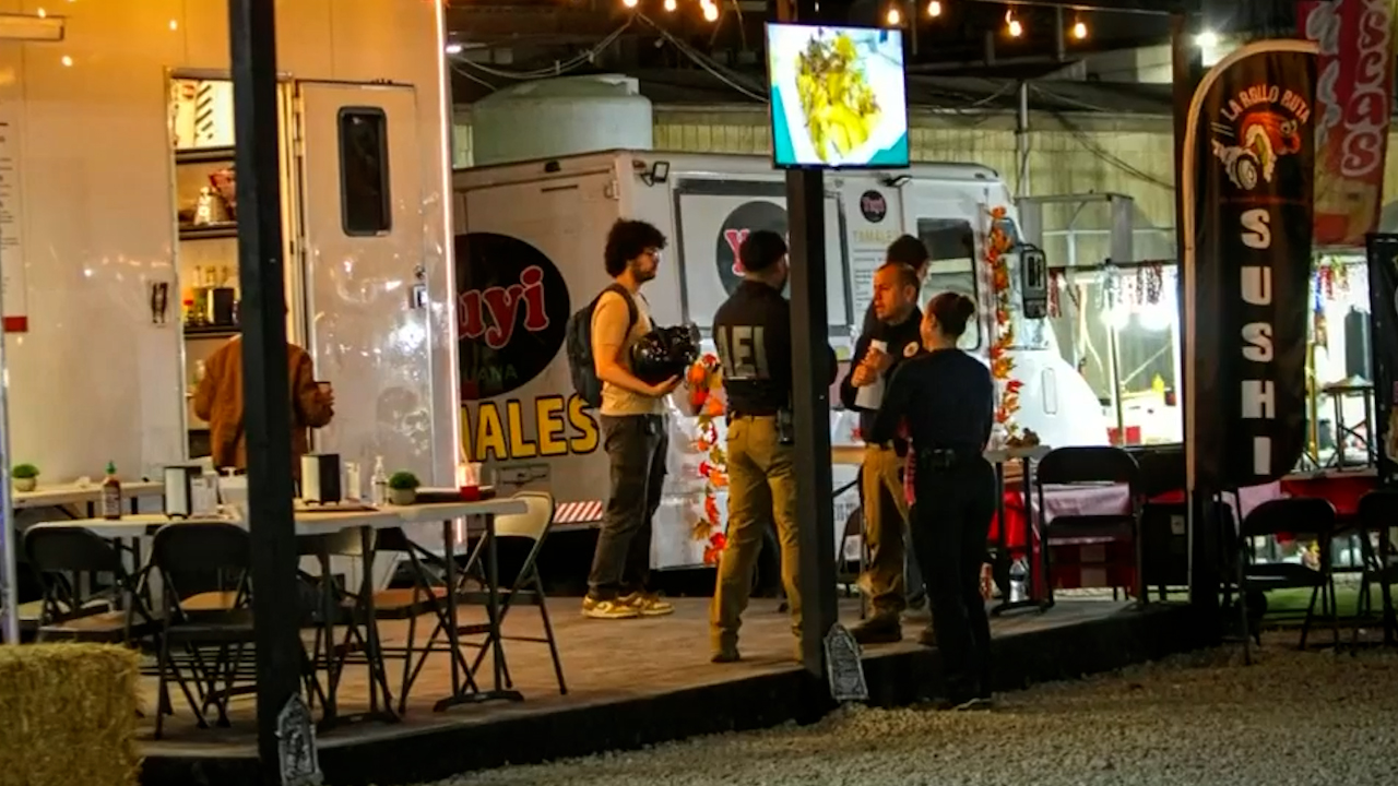 Asesinan a exagente en Baja California tras ataque dentro de un negocio de comida