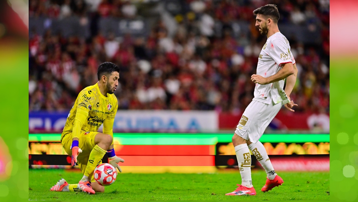 El colombiano fue capaz de detener al vigente campeón de goleo, Paulinho (Foto: MexSport)