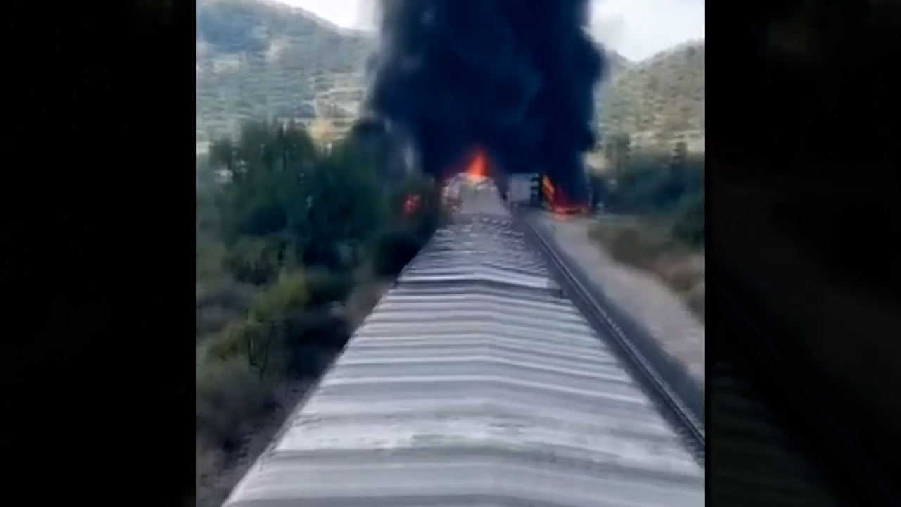 Se descarrila e incendia un tren en Hidalgo; autoridades investigan causas