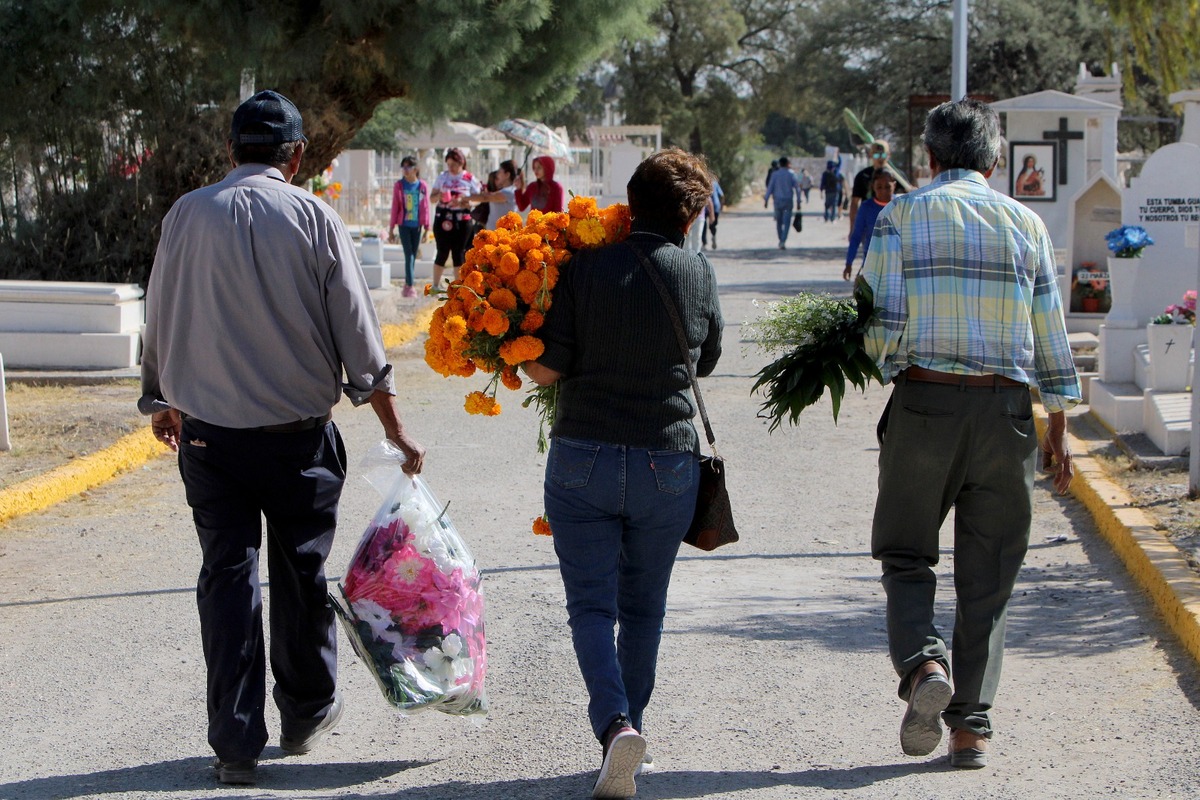 Escasa asistencia en panteones de Gómez Palacio este 1 de noviembre. (Rolando Riestra)