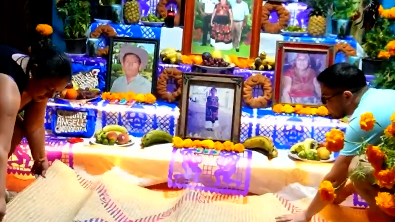 Familias zapotecas celebran en Oaxaca el Xandú’yaa, una de sus más profundas tradiciones