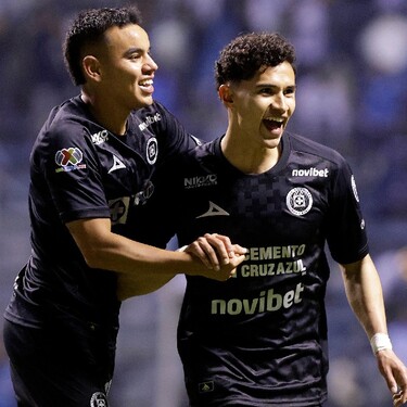 Con goles de Mateusz Bogusz, Omar Campos y Jeremy Márquez, Cruz Azul goleó a Puebla en la jornada 16 y es líder momentáneo del Apertura 2025
