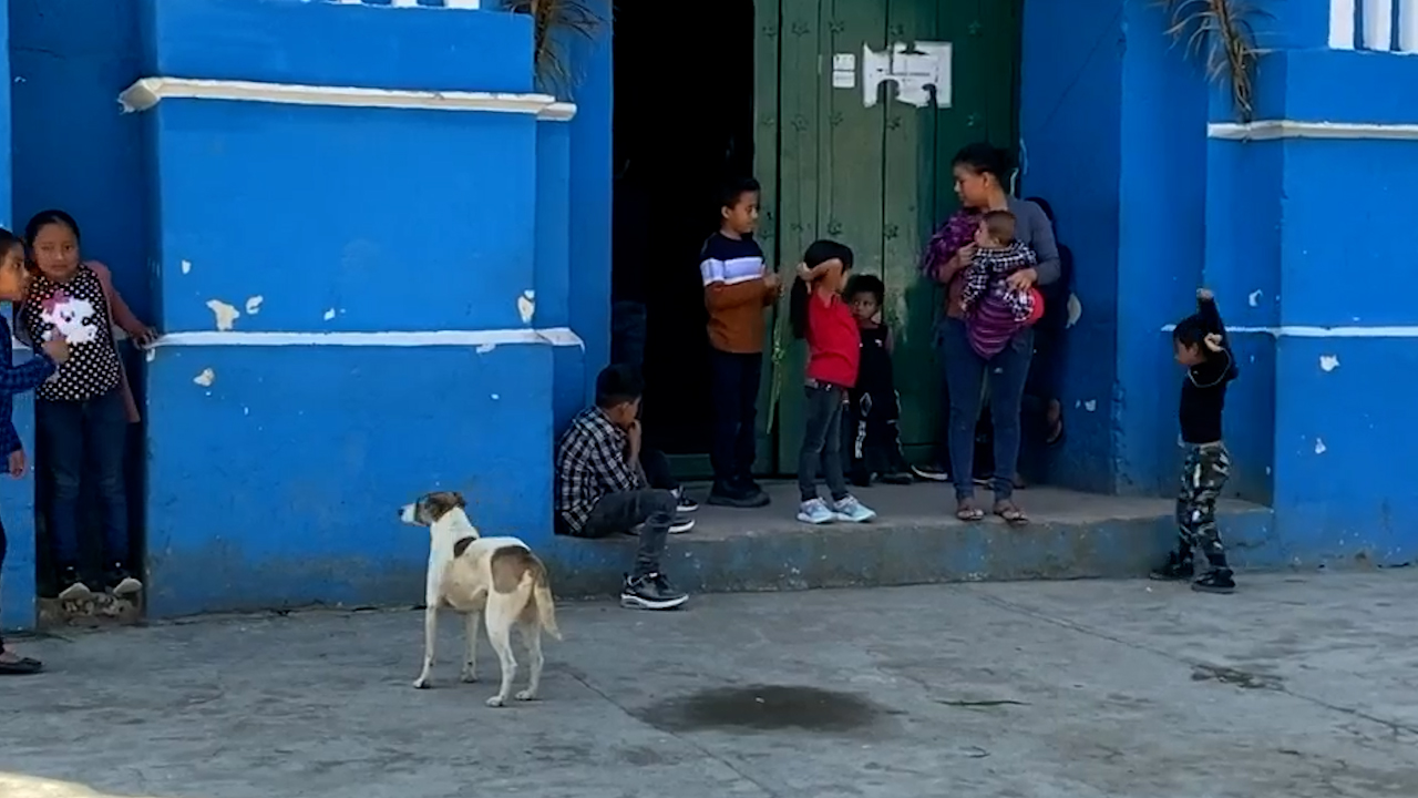 Jóvenes migran al norte usando actas falsas para aparentar mayoría de edad