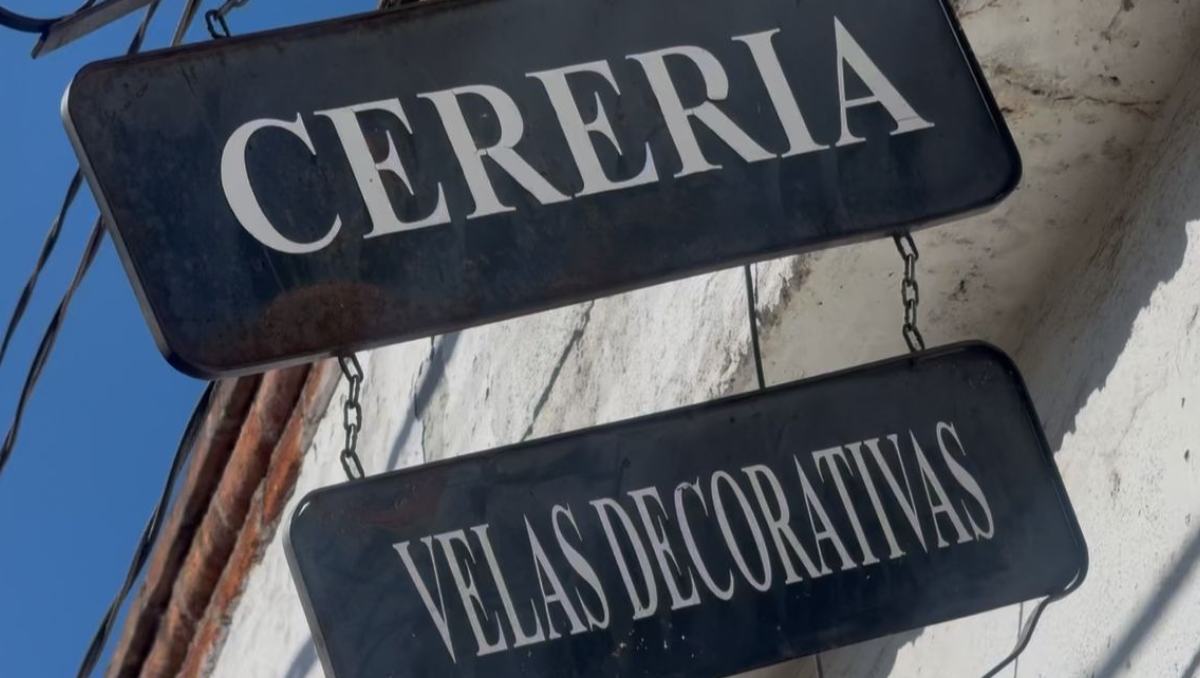 Marco Antonio Garduño y su familia preservan la cerería artesanal, un legado que resiste ante la industrialización. Foto: Mario C. Rodríguez