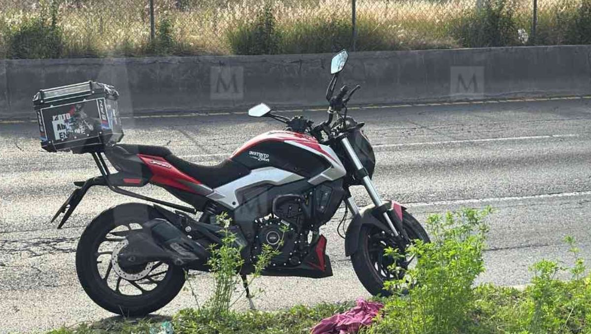 Motociclista pierde la vida sobre Avenida Central, a la altura del Metro Plaza Aragón, en Ecatepec. Foto: Jorge Becerril