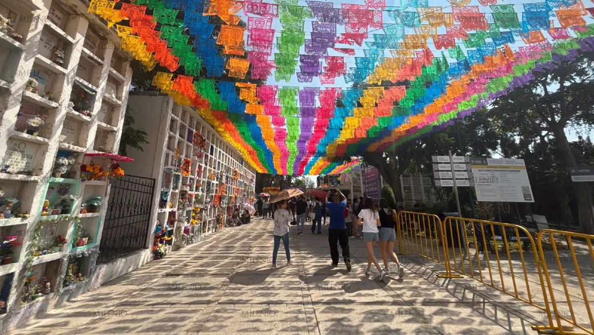 Panteones en Guanajuato refuerzan vigilancia sanitaría | Juan Carlos Romero