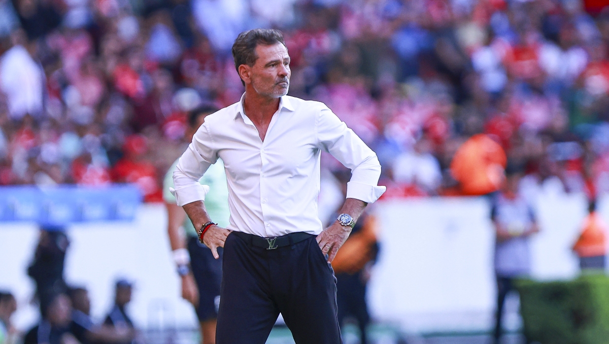 El técnico rojinegro quiere lograr una clasificación al Play In en el último juego (Foto: MexSport)