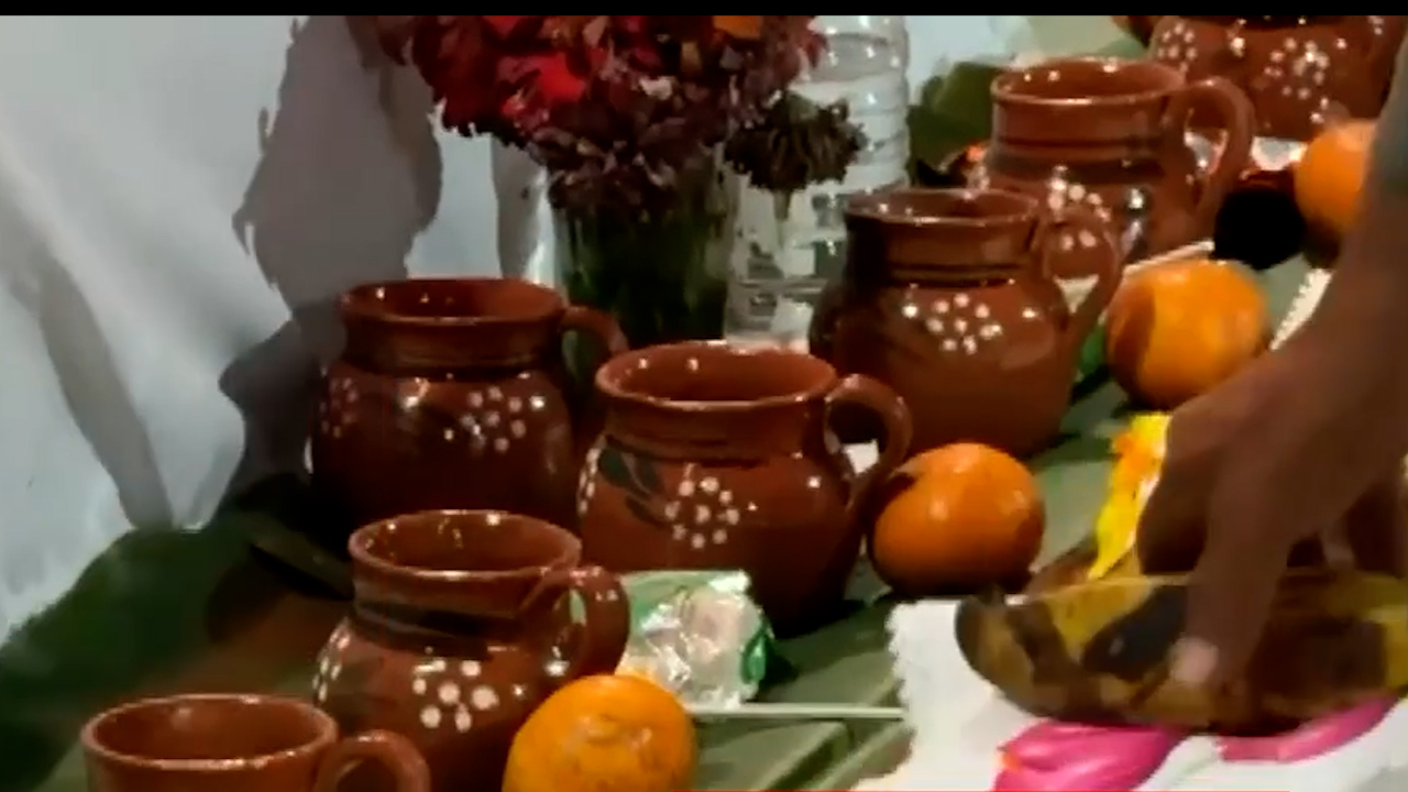 Gran afluencia en panteón de Tamuín por celebración del Día de Muertos