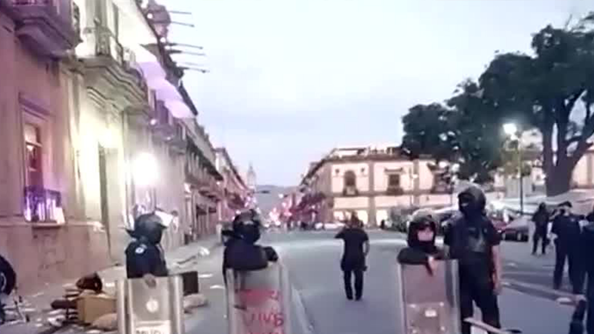 ÚLTIMA HORA: Protestas por el alcalde de Uruapan provocan disturbios y vandalismo en Morelia