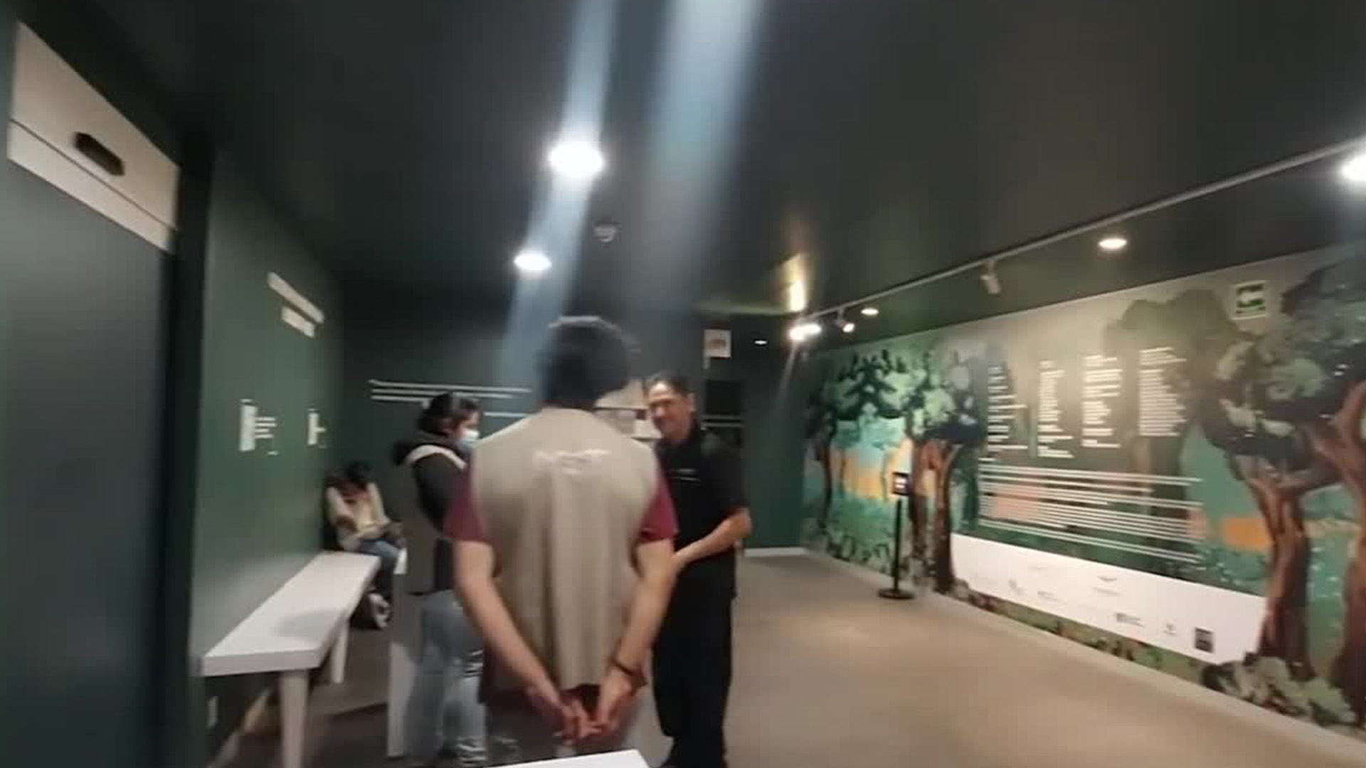 Infancias en silencio, la exposición que invita a reflexionar sobre el abuso a niños y jóvenes