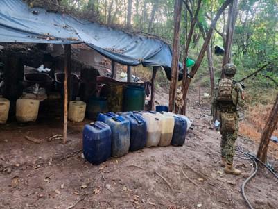 FGR destruye más de 100 toneladas de sustancias para fabricar drogas en Sinaloa