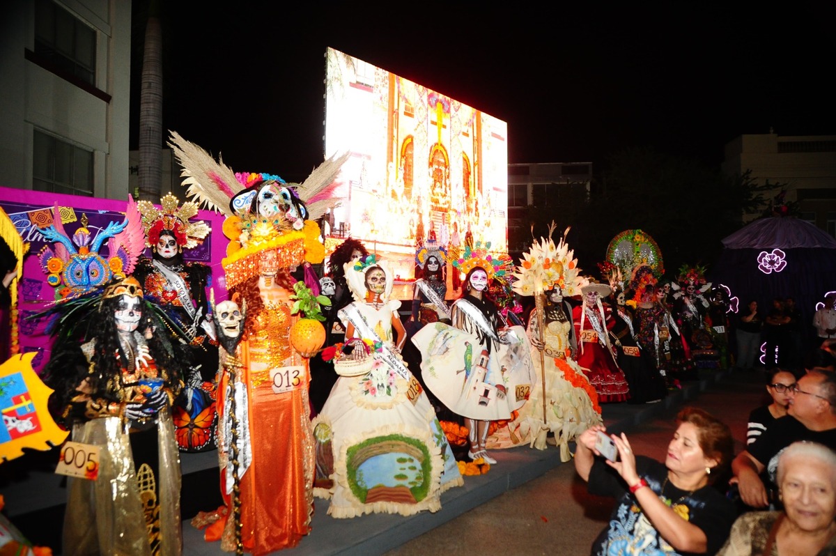 Premian Américo y María concurso estatal de catrinas y catrines