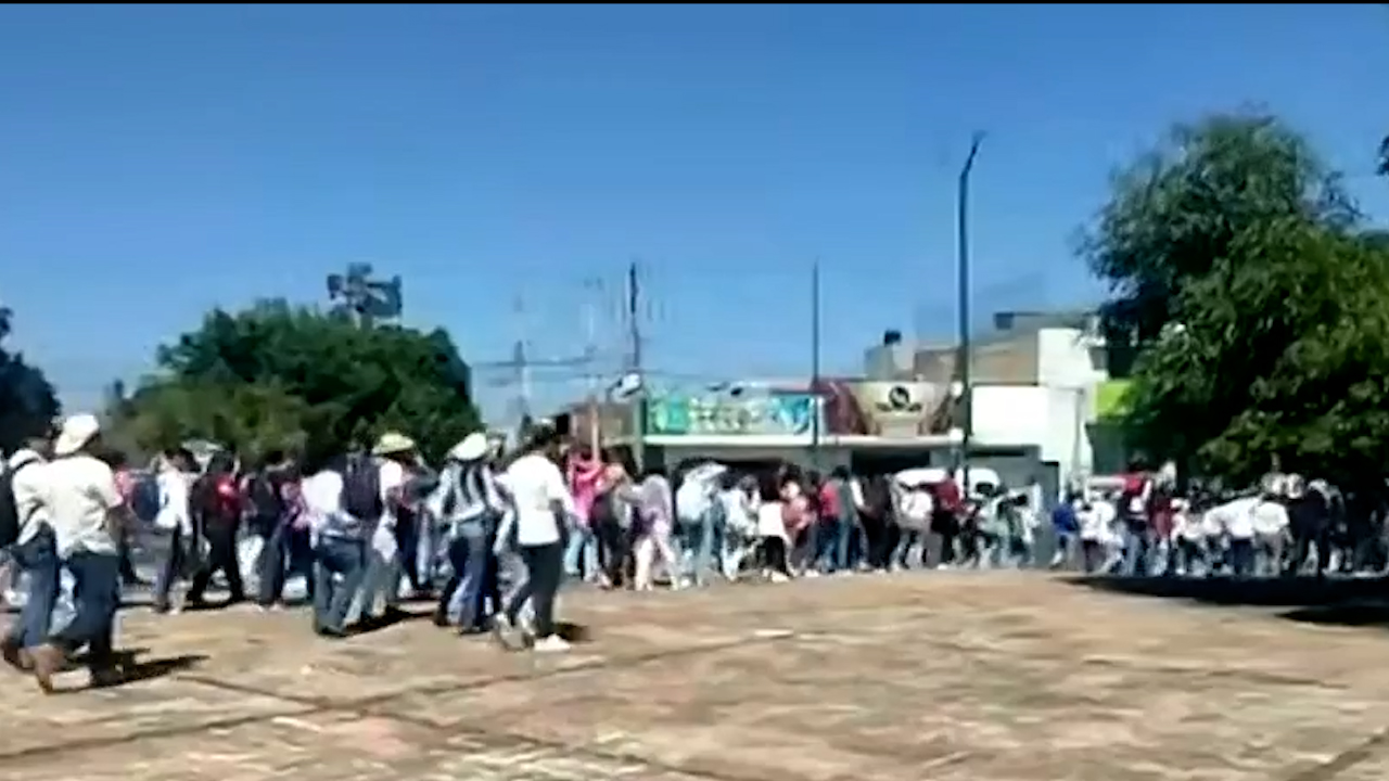Cientos de jóvenes marchan en Morelia exigiendo justicia por Carlos Manzo