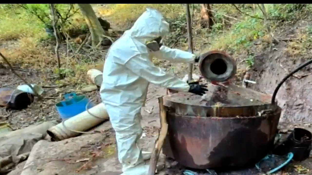 Detienen a menor y a un hombre en Sinaloa tras decomiso de 10 mil pastillas de fentanilo