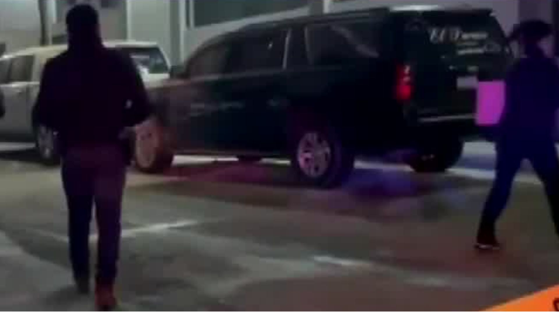 En Baja California, dos carrozas son incendiadas a fuera de una funeraria