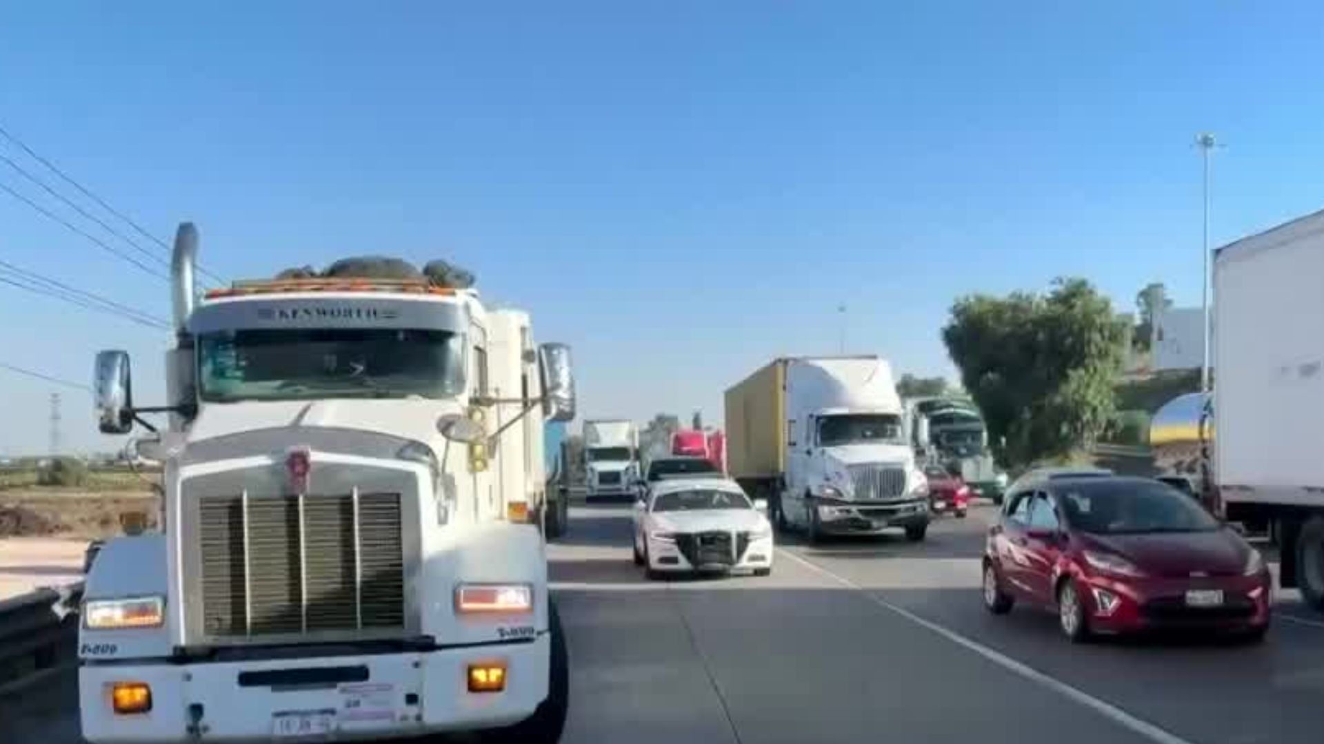 En el Estado de México, liberan el bloqueo en la autopista México-Querétaro
