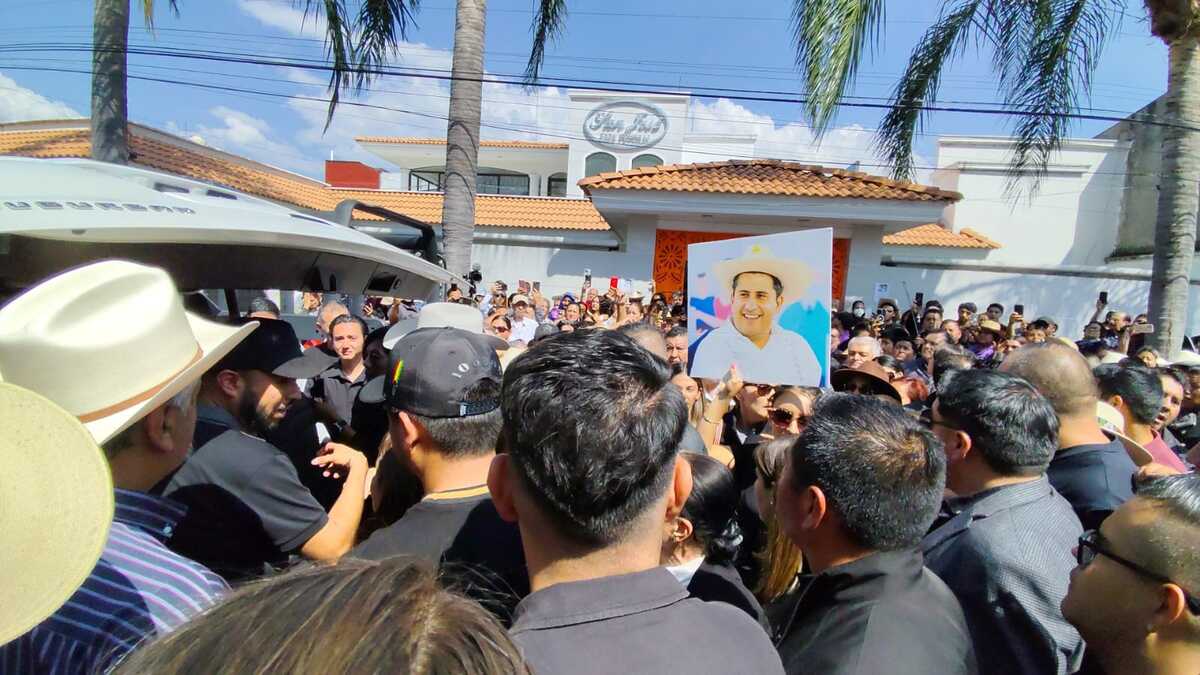 Familiares, amigos y simpatizantes de Carlos Manzo se despidieron del edil | Especial