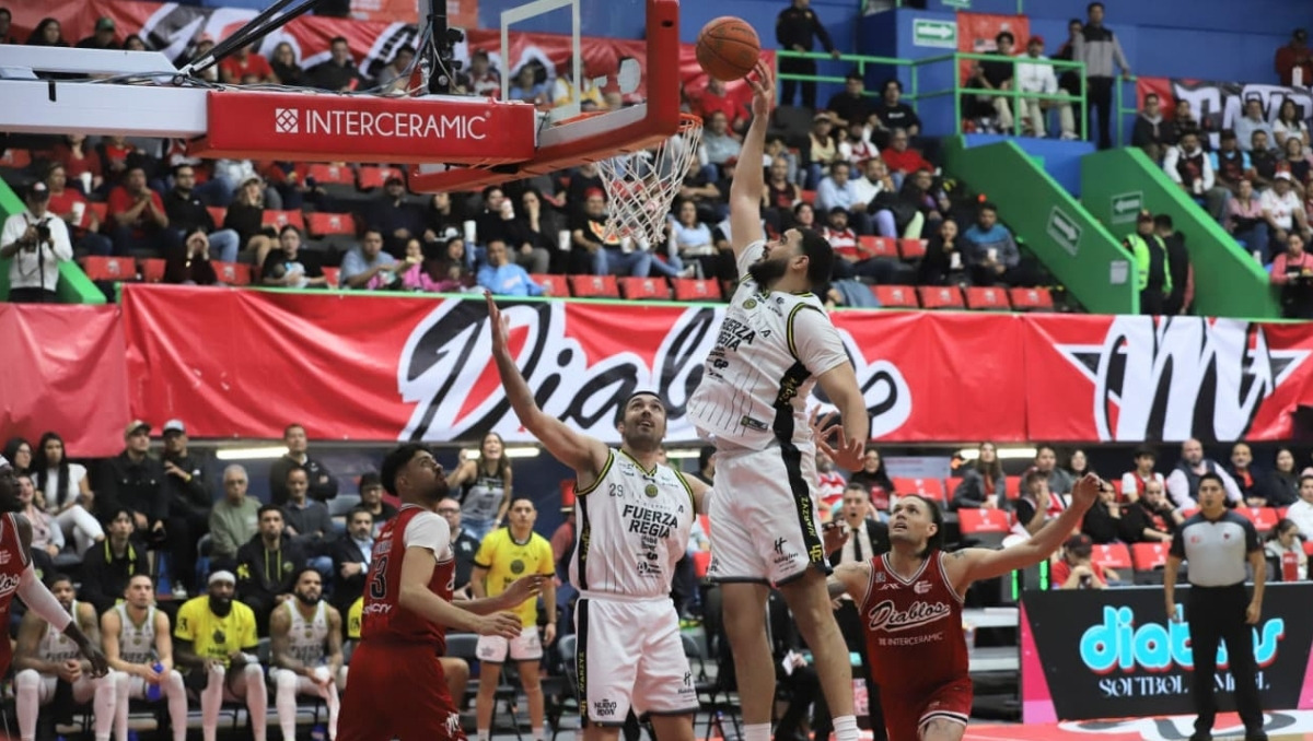 Fuerza Regia vence a Diablos Rojos en el Juego 1 de la Gran Final de la LNBP (Javier Ríos)