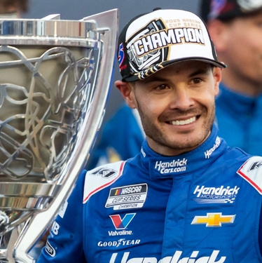 Kyle Larson, el piloto del Chevrolet número 5 de Hendrick Motorsports, se consagró campeón de la NASCAR Cup Series en el Phoenix Raceway.