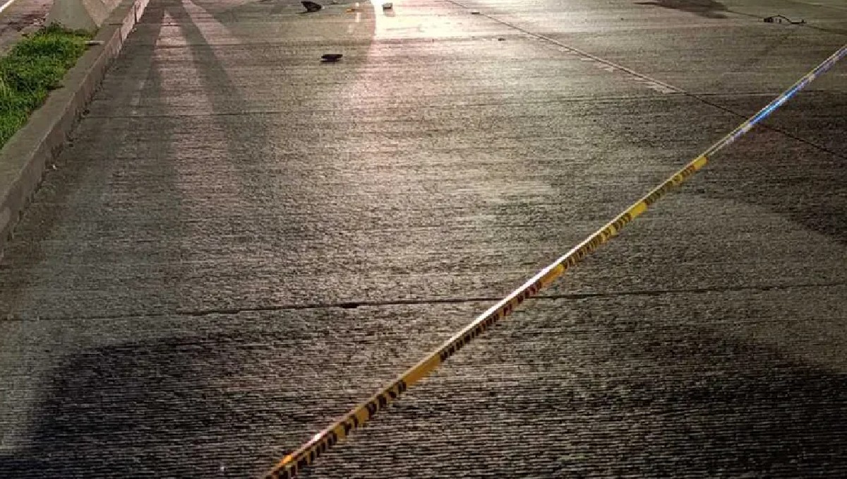 Un menor murió y otro resultó herido tras un choque en Irapuato; durante la atención del accidente, un grupo de jóvenes agredió a agentes viales.