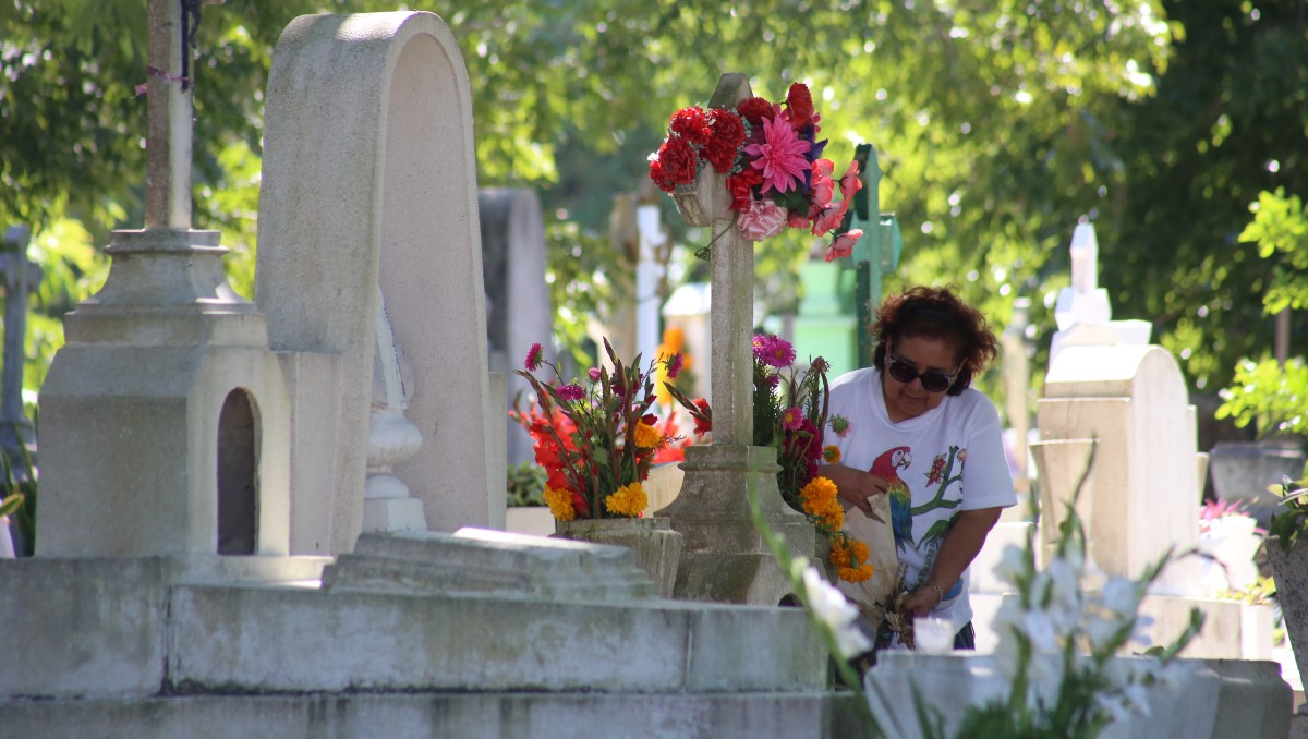 Día de muertos en cementerio municipal de Tampico. (Yazmín Sánchez)