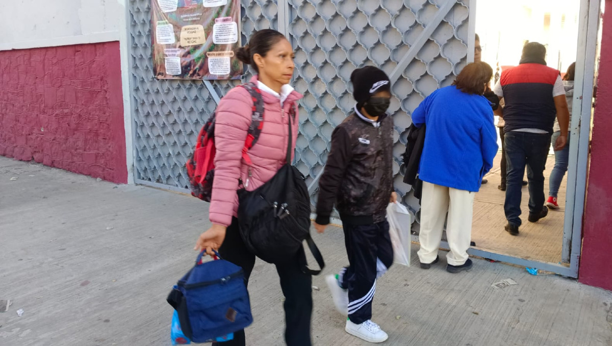 Padres de familia avalan el horario de invierno en escuelas de Puebla | Leslie Mora