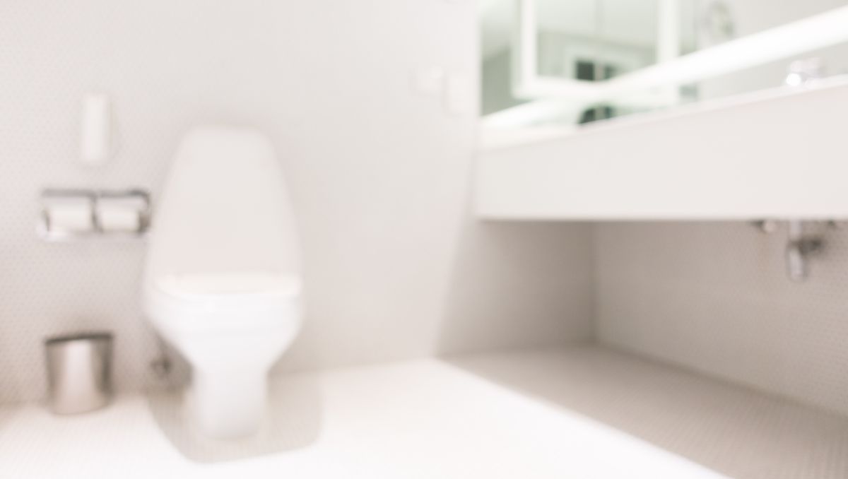 Pasar mucho tiempo en el baño, en general, podría llegara tener efectos perjudiciales en al salud | Especial