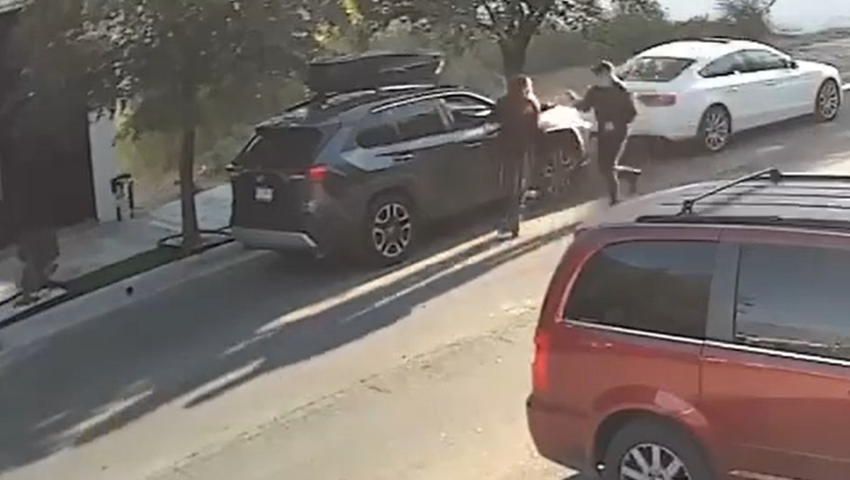 Un video muestra el momento que la mujer es agredida por un hombre en la calle. | Especial