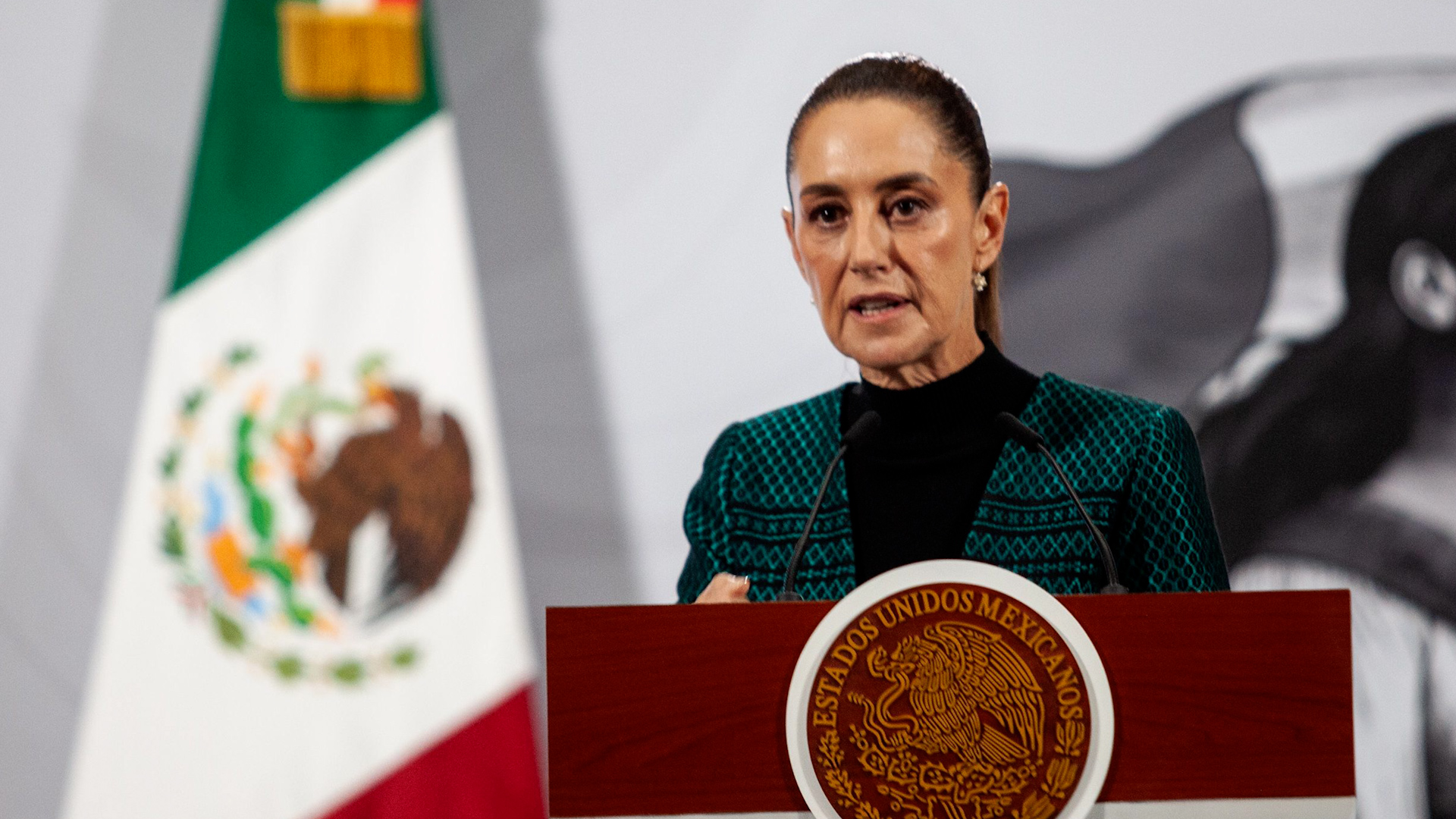 Asesino de Carlos Manzo aún no ha sido identificado, informa Sheinbaum