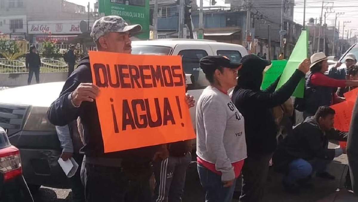 Las autoridades municipales acordaron entregar el agua en pipas en lo que se soluciona el problema en la red. Foto: (Especial)