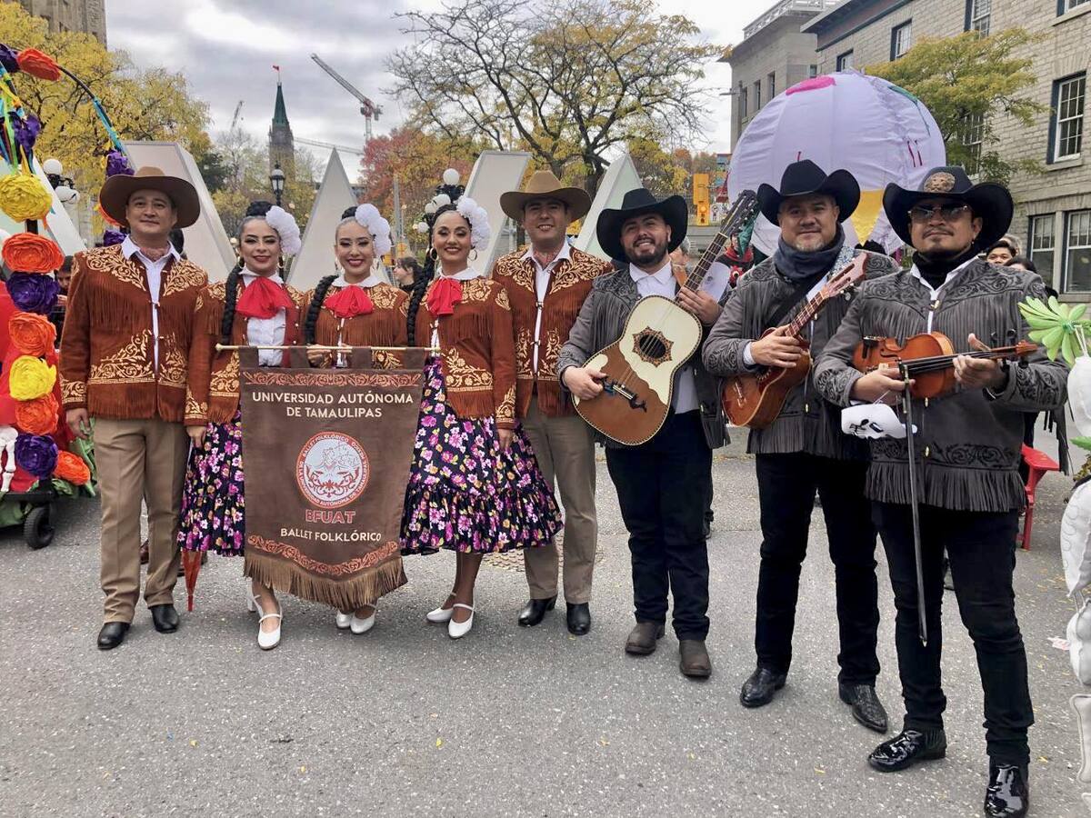 Ballet Folklórico y Trío UATsteco conquistan Canadá en el Festival Internacional de Día de Muertos 2025