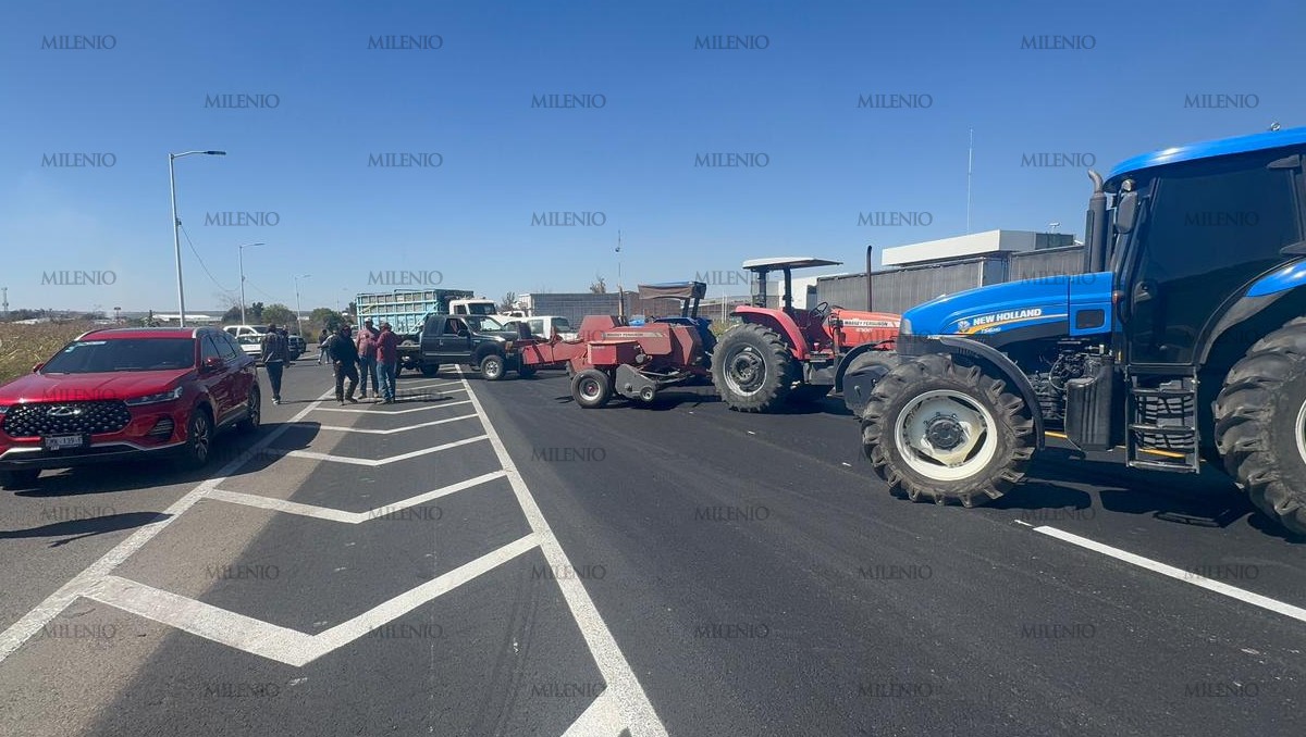 Bloqueos en Guanajuato: agricultores cierran carretera León-AGS | Equipo Milenio
