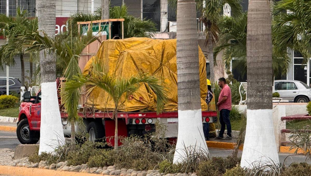 La fuga de gas LP ocurrió en camioneta de carga que circulaba a la altura de la Presidencia Municipal. Foto: Isabel Zamudio