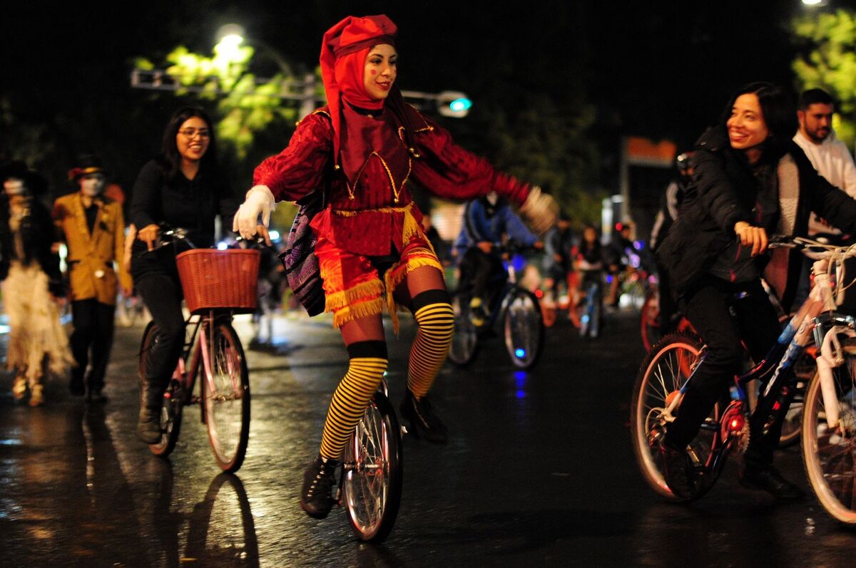 El gobierno capitalino invitó a las personas a acudir disfrazados. (Foto: Cuartoscuro)