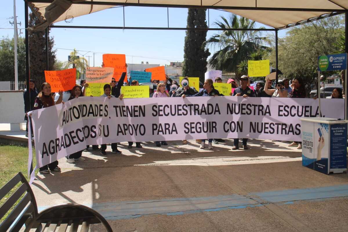 En Lerdo, exigen regreso a clases presenciales en el IESEN. (Rolando Riestra)