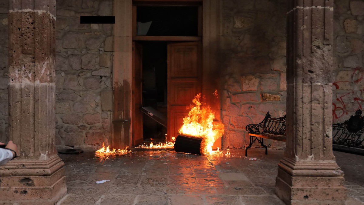 Manifestantes han dañado inmuebles durante las recientes protestas por el homicidio del alcalde. | Foto: Cuartoscuro