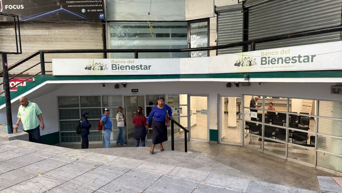 El operativo para cobrar la Pensión del Bienestar para adultos mayores de 65 años se extenderá hasta el 27 de noviembre | Víctor González