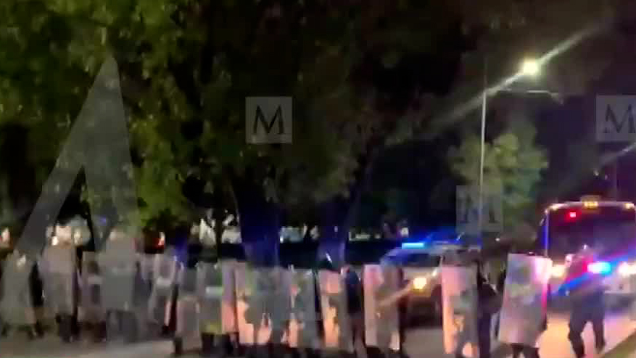 Protestas por muerte de Carlos Manzo escalan en Uruapan y Apatzingán