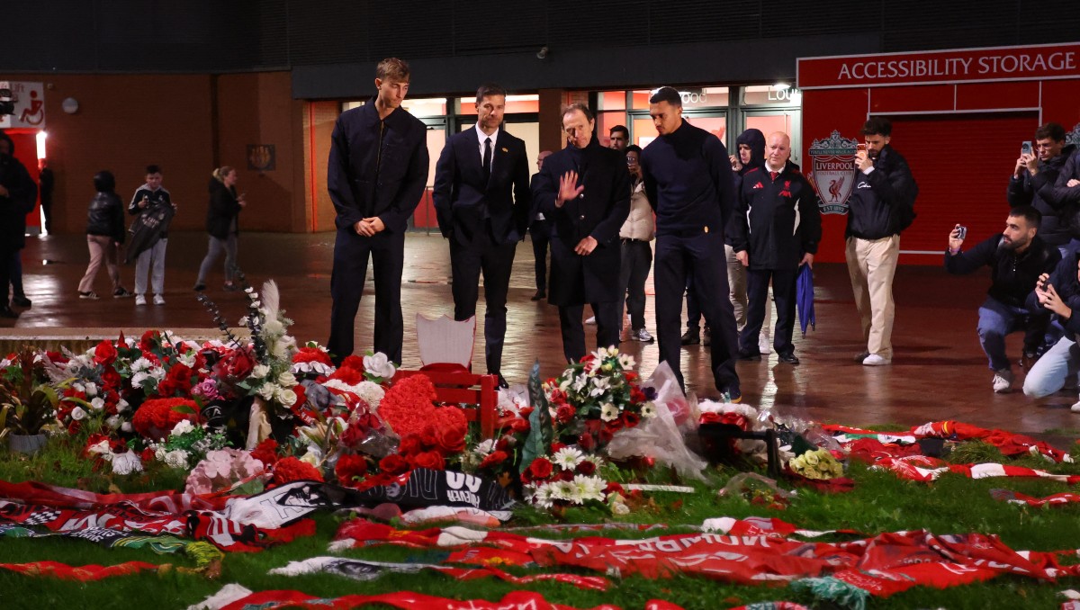 Real Madrid homenajea a Diogo Jota con una ofrenda floral en Anfield (Reuters)