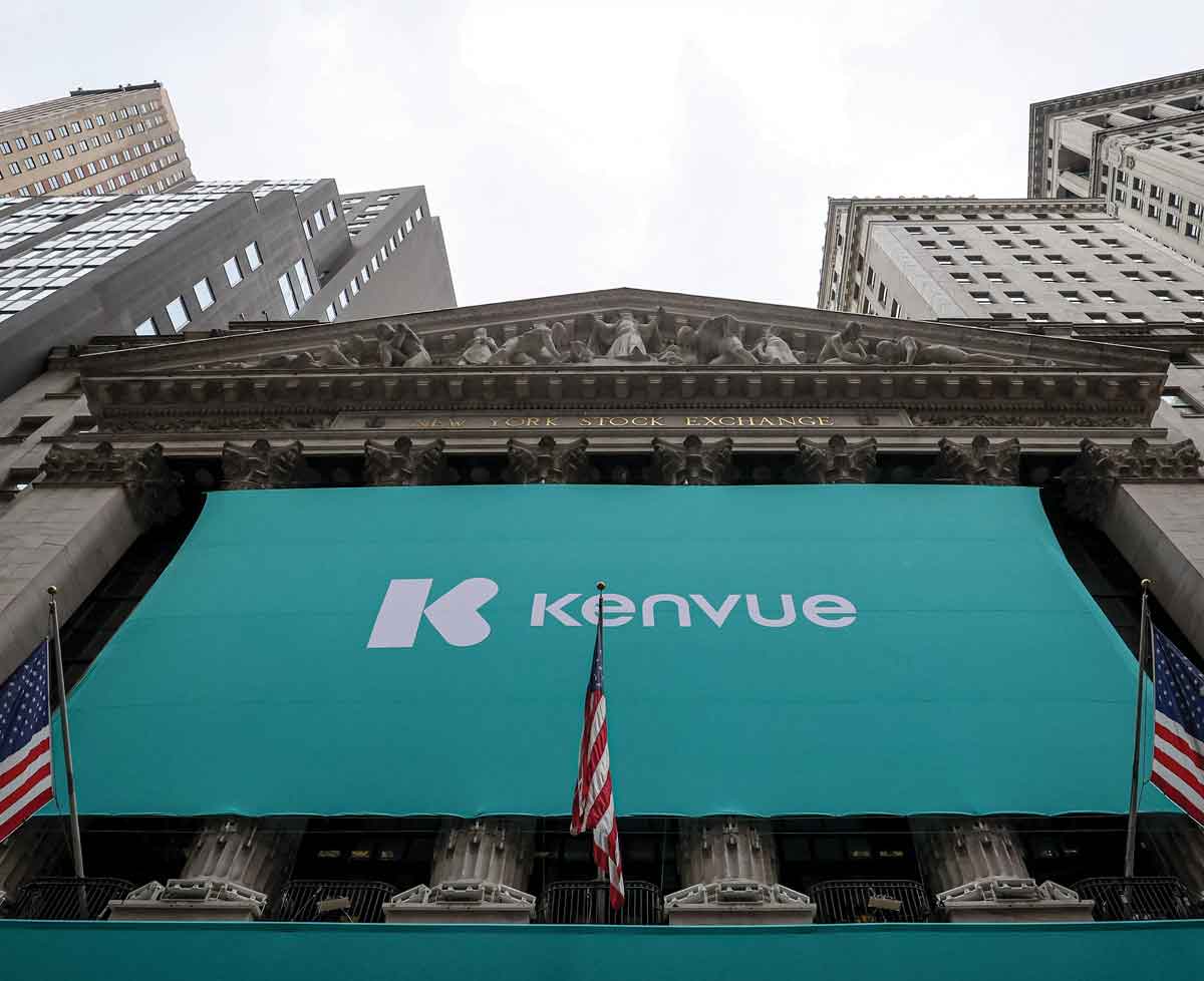 Acciones de Kenvue caen 40% por débiles ventas y nuevas demandas en sus productos en el Reino Unido. REUTERS.