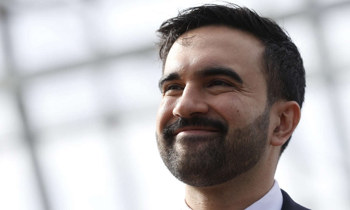 El alcalde electo de la ciudad de Nueva York Zohran Mamdani, en una conferencia de prensa. | AP