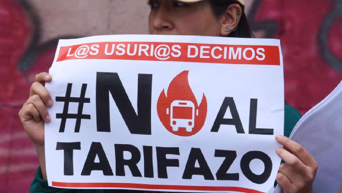 Ciudadanos rechazan el alza al pasaje del transporte público en Ciudad de México. Foto: (Especial)