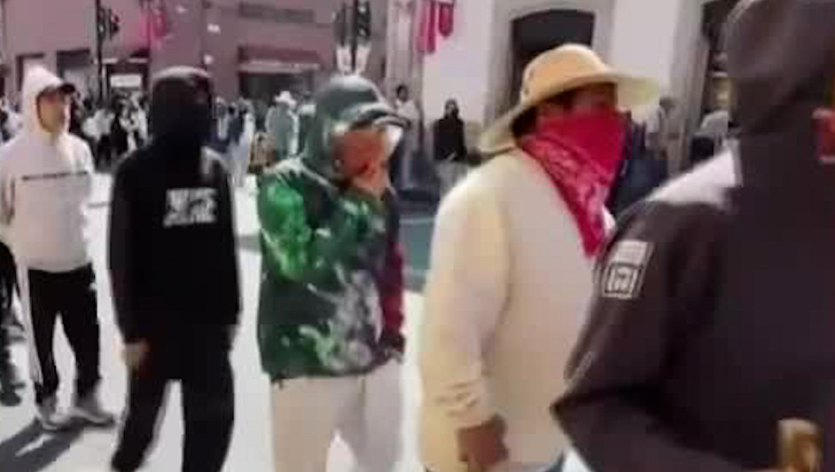 Grecia Quiroz asume como alcaldesa sustituta; habitantes marchan por la paz en Michoacán