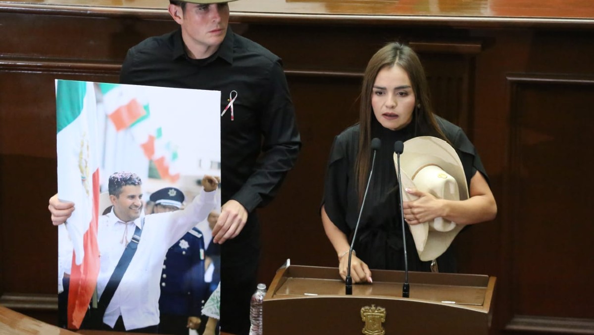 Grecia Quiroz se comprometió a seguir el legado de su esposo en su nuevo cargo como presidenta municipal. | Foto: Jesús Quintanar