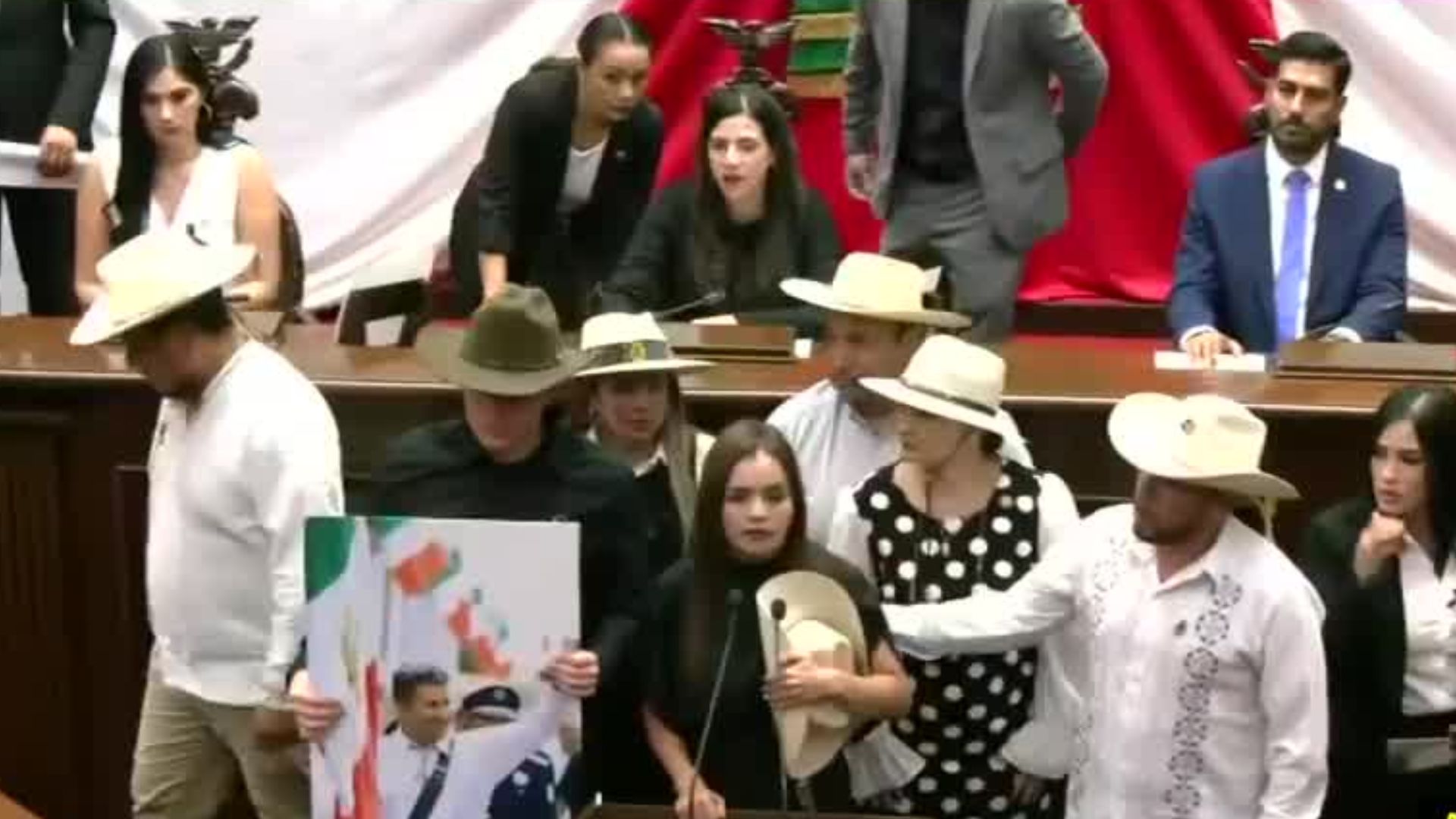 Grecia Quiroz toma protesta como alcaldesa de Uruapan en Michoacán