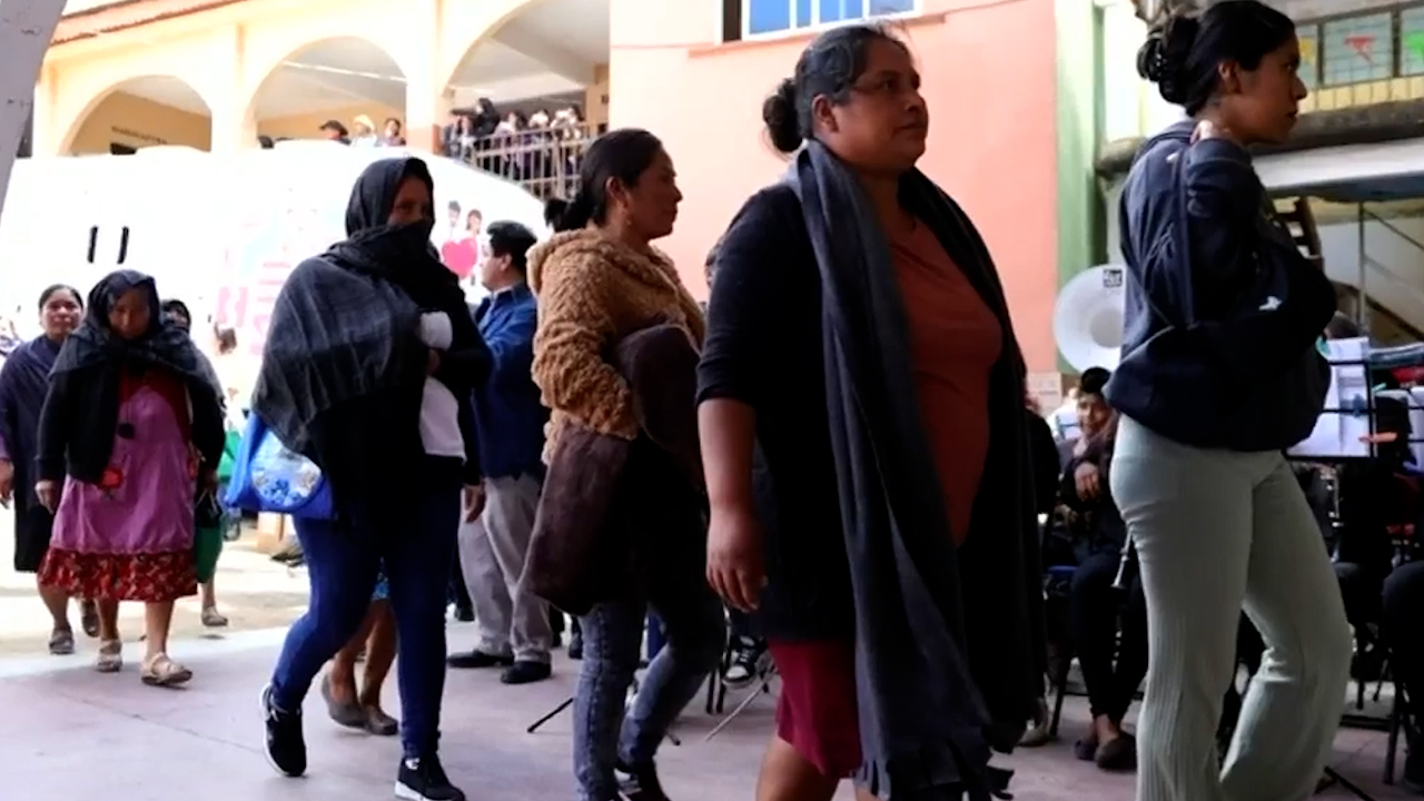 Histórico regreso de 63 familias desplazadas en Oaxaca encabezado por Salomón Jara